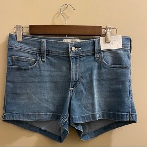Hollister Low Rise Tight Fit Shortie Shorts Medium Wash Women’s 8/29 NEW NWT